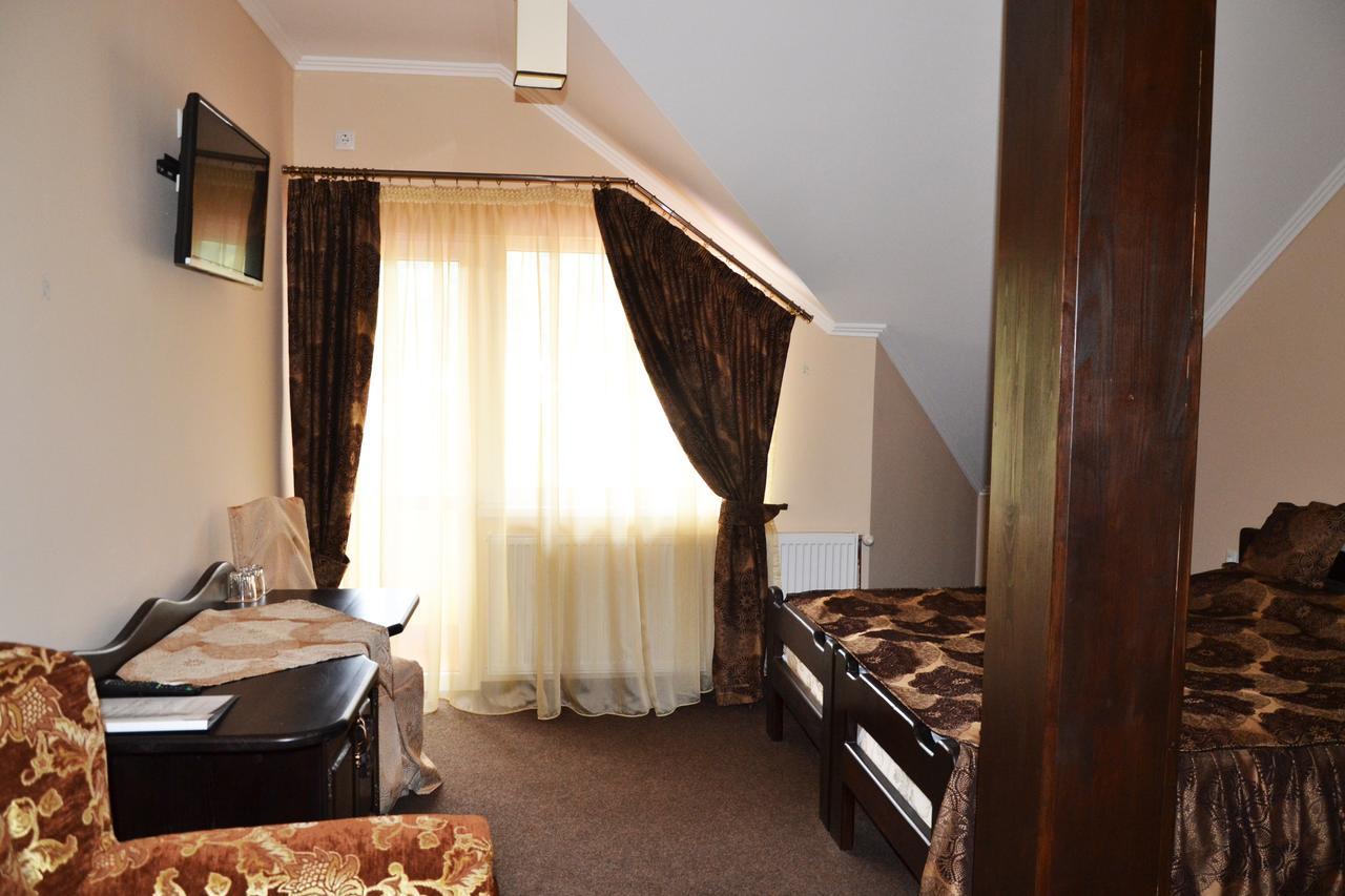 Golden Palace Dubove Zewnętrze zdjęcie