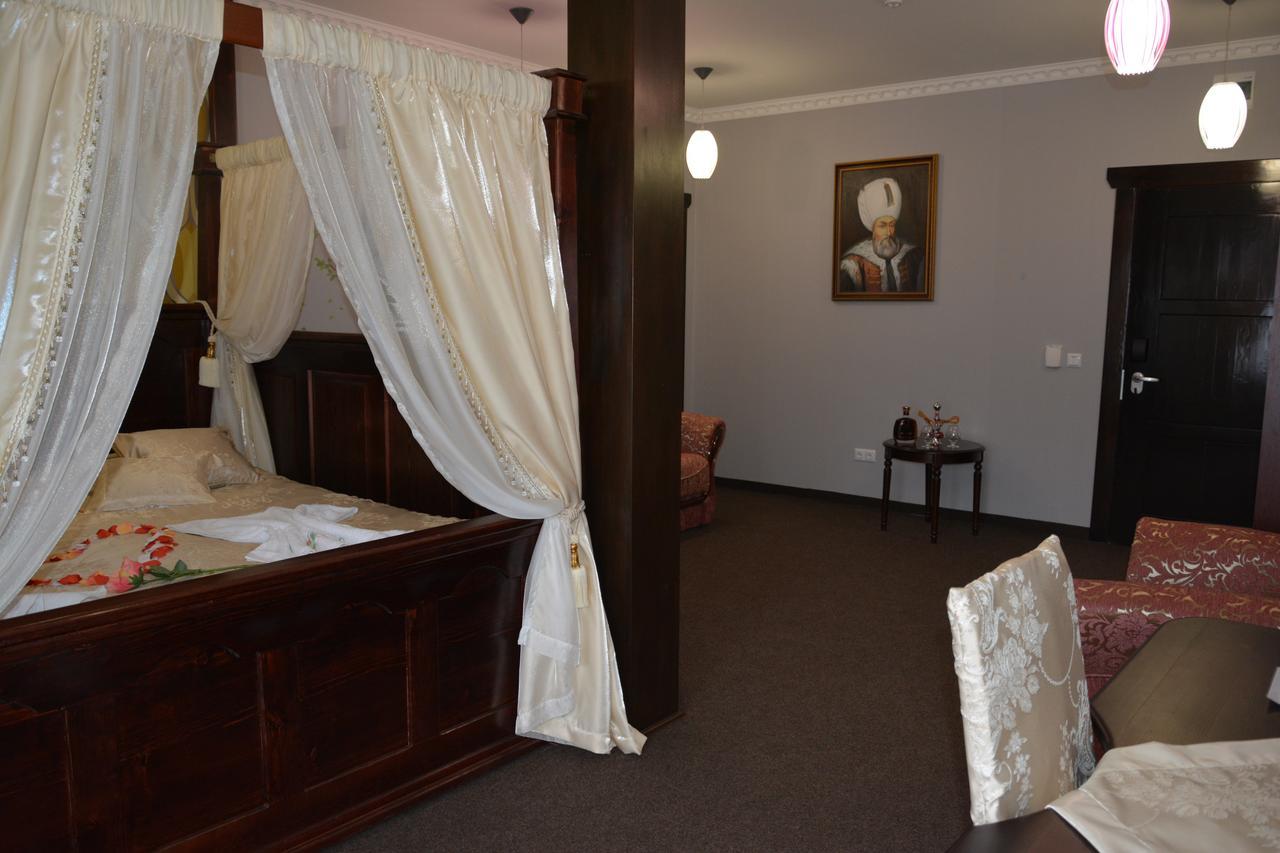 Golden Palace Dubove Zewnętrze zdjęcie
