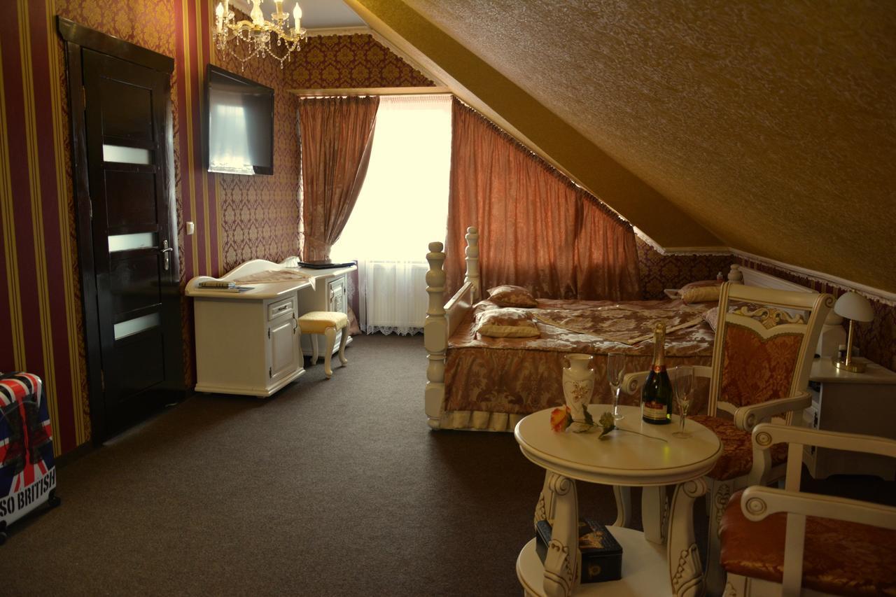 Golden Palace Dubove Zewnętrze zdjęcie