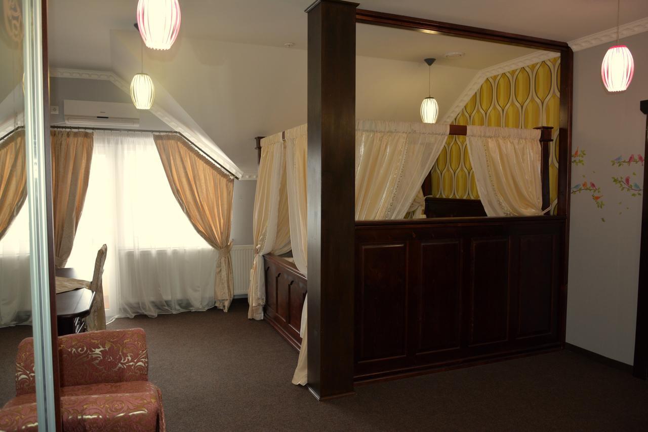 Golden Palace Dubove Zewnętrze zdjęcie