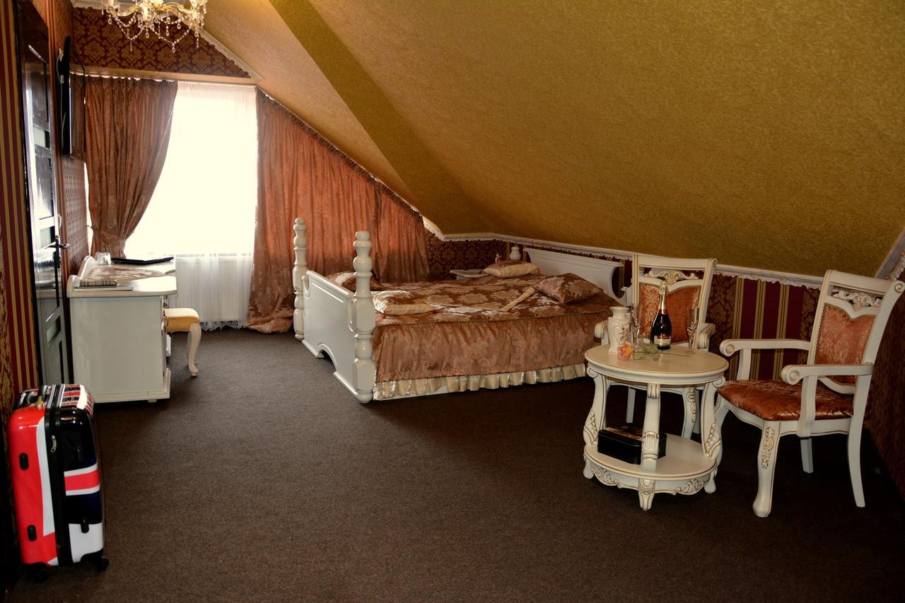 Golden Palace Dubove Zewnętrze zdjęcie