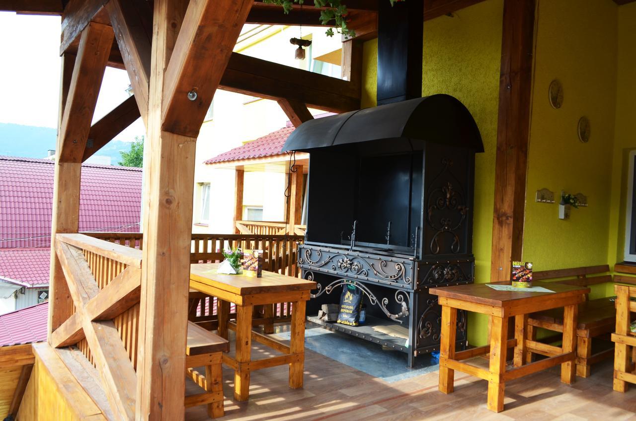 Golden Palace Dubove Zewnętrze zdjęcie