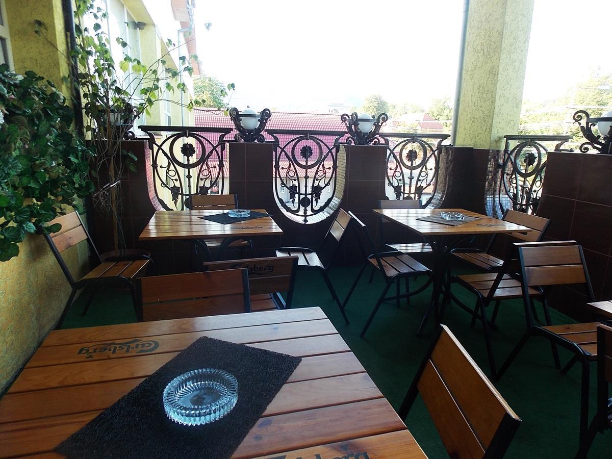 Golden Palace Dubove Zewnętrze zdjęcie
