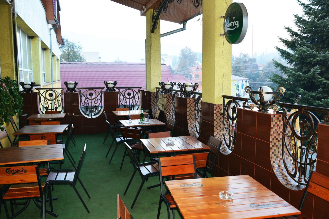 Golden Palace Dubove Zewnętrze zdjęcie