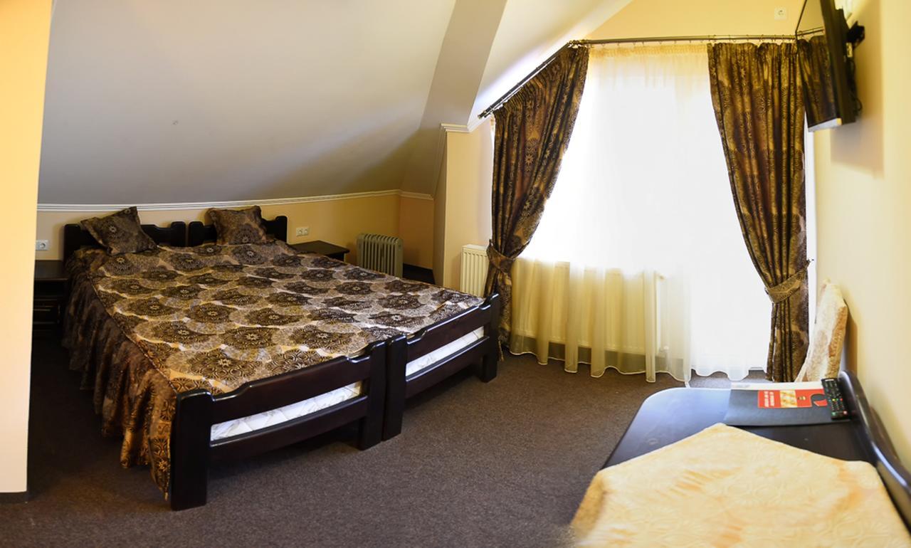 Golden Palace Dubove Zewnętrze zdjęcie