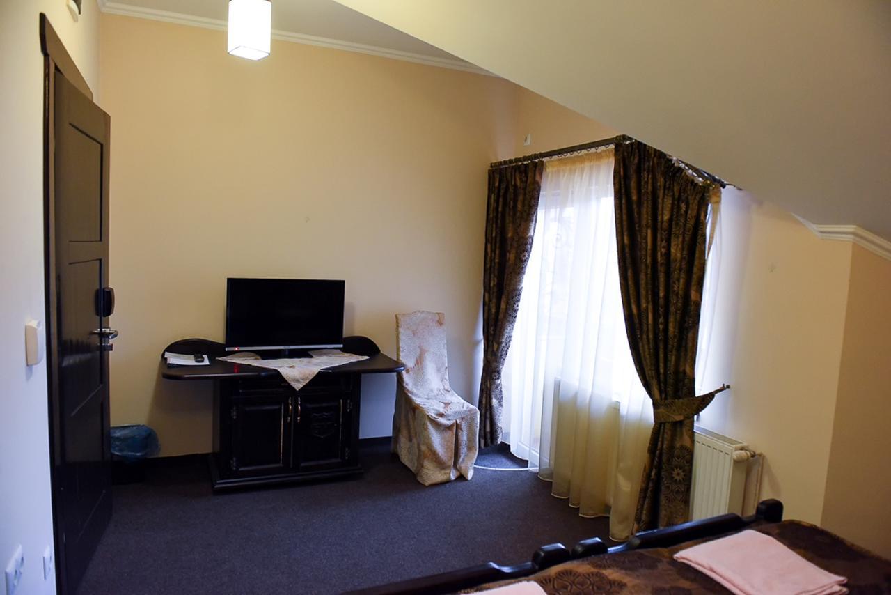 Golden Palace Dubove Zewnętrze zdjęcie