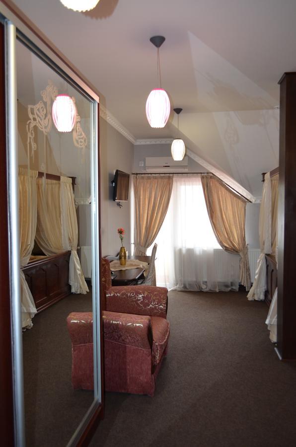 Golden Palace Dubove Zewnętrze zdjęcie