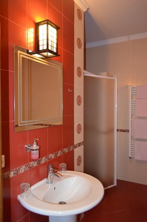 Golden Palace Dubove Zewnętrze zdjęcie
