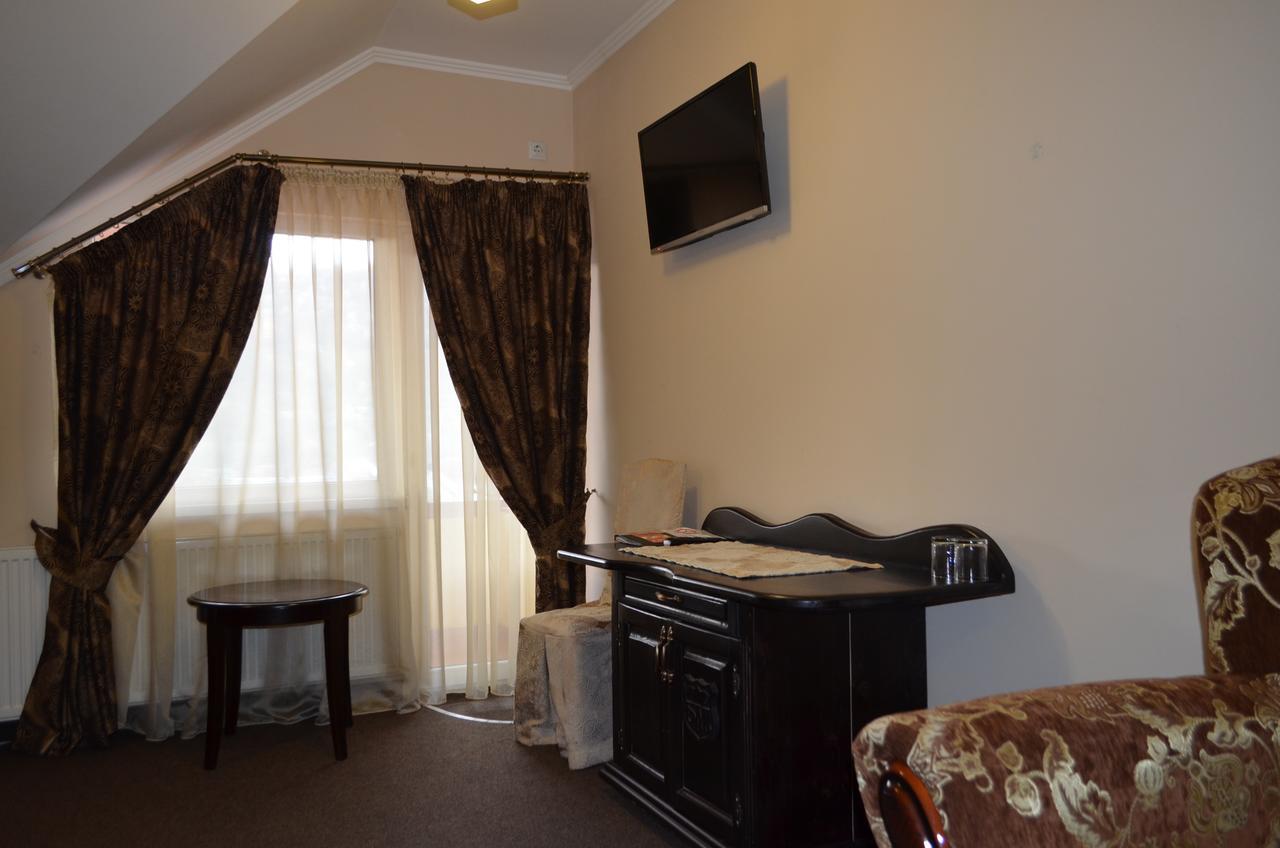 Golden Palace Dubove Zewnętrze zdjęcie
