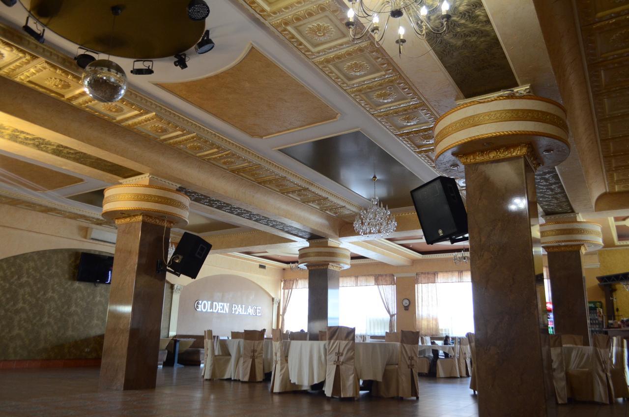 Golden Palace Dubove Zewnętrze zdjęcie